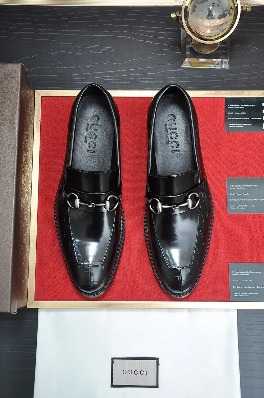 Men's shoes💰460💶Italy's top luxury men's shoe giant [GUCCI] has arrived in new style🍃Original European style🔰 Pleasant to the eye😍In order to make the shoes more durable and non-deformable🌀The production continues to follow traditional methods but there is still no lack of innovation💪The original sheepskin is chosen for the leather♻Smooth, natural and extra bright⭐Made of imported cowhide, the first choice of the rich 38-45 (45 customized)